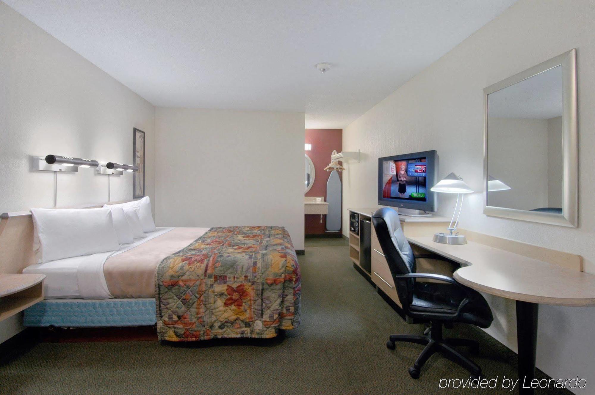 Red Roof Inn Tulsa Kültér fotó